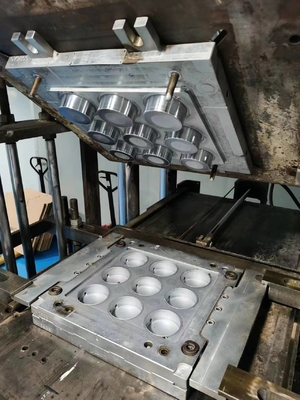 Cavité multiple en plastique d'EDM de commande numérique par ordinateur de LSR de moulage par injection liquide de silicone